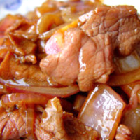 Ternera con cebolla