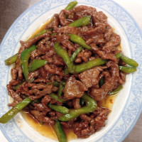 Ternera con pimientos verdes